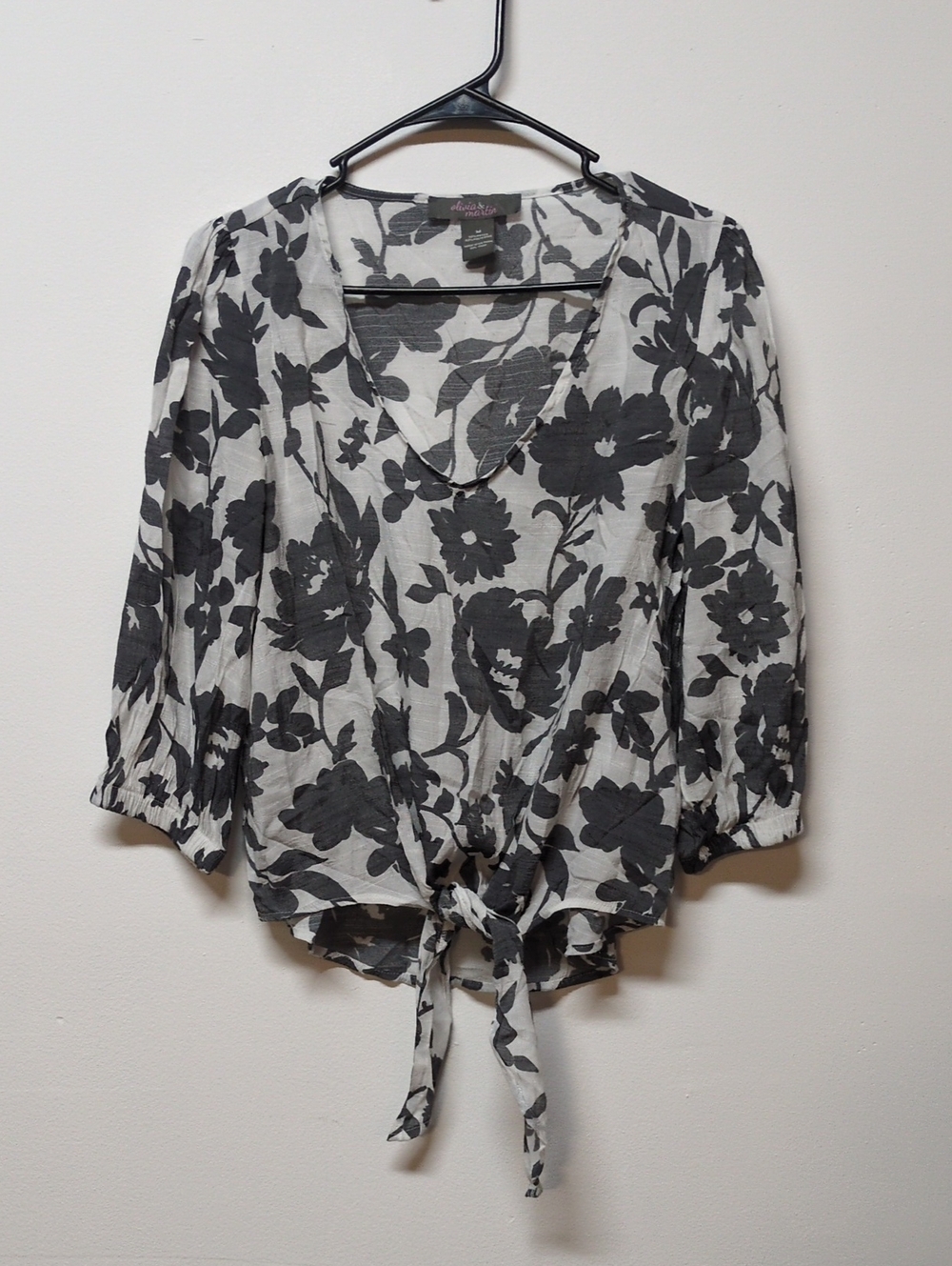 Olivia And Martin Gray White Floral Blouse, Size M